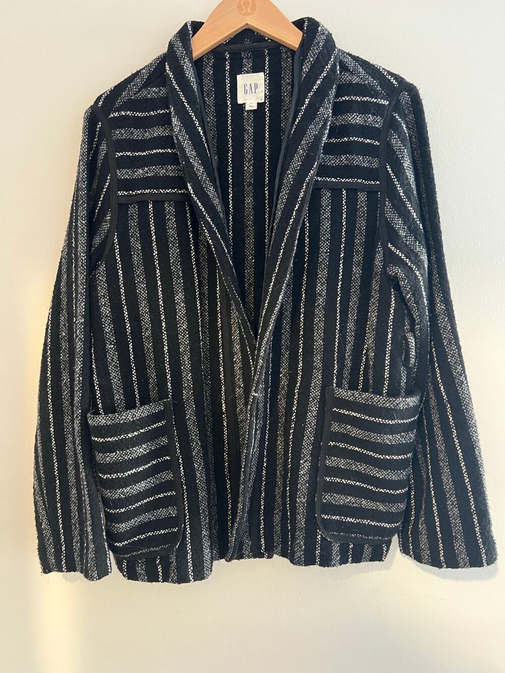Gap Sweater Blanket Baja Jacket Bohemian Wool Black & White Size Small
